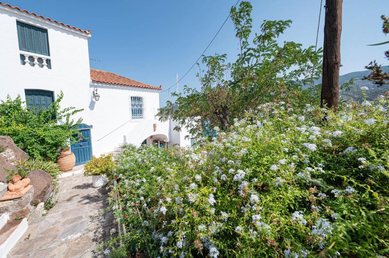 Traditional House Under The Clock Tower With Sweet View Poros Town Exterior foto