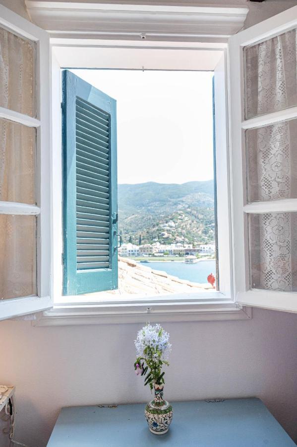 Traditional House Under The Clock Tower With Sweet View Poros Town Exterior foto