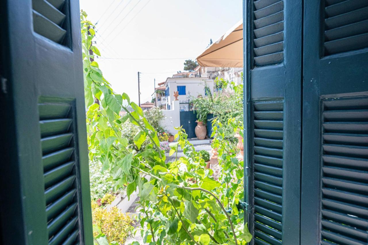 Traditional House Under The Clock Tower With Sweet View Poros Town Exterior foto